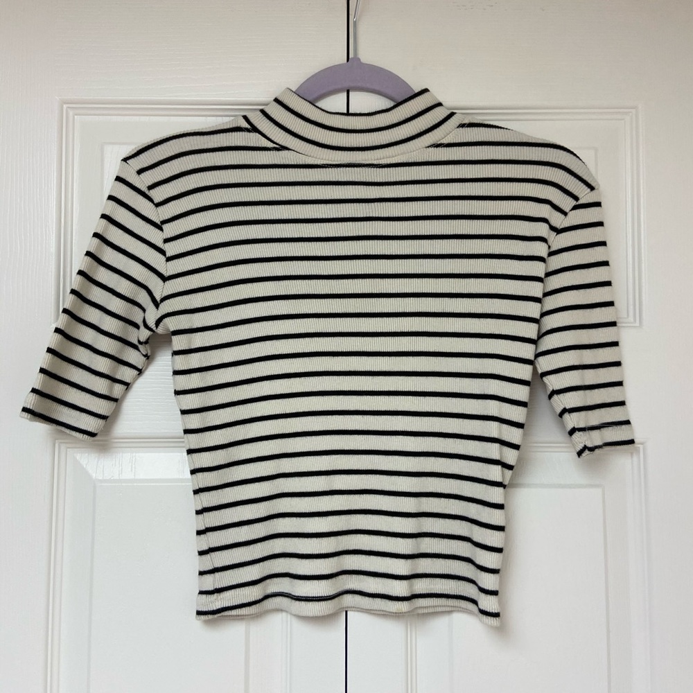 Brandy Melville half sleeve turtle neck